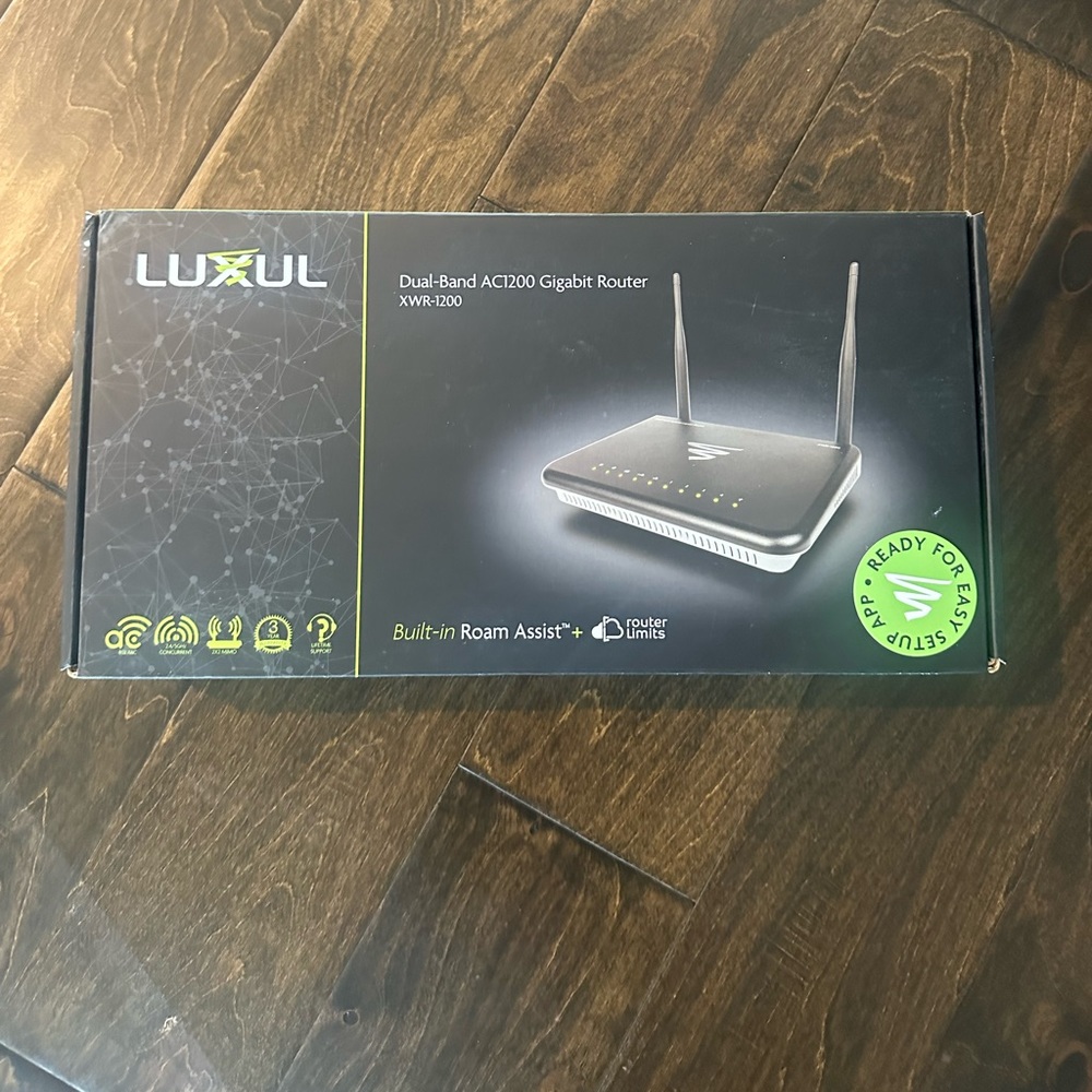Luxul AC 1200 Router